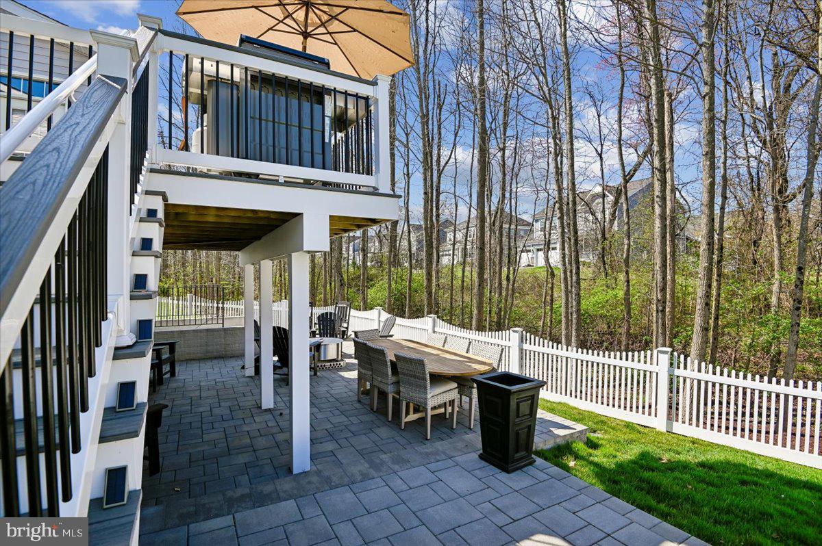 PONDVIEW - Residential