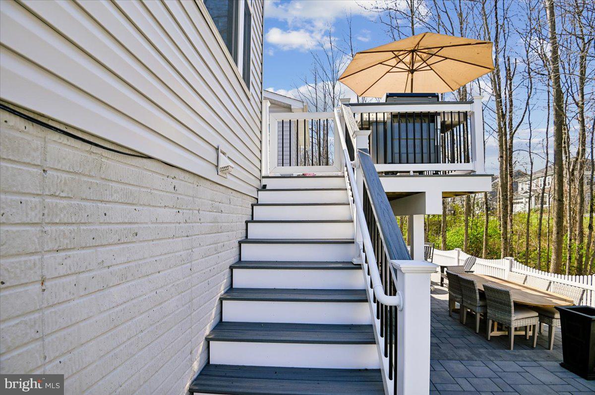 PONDVIEW - Residential