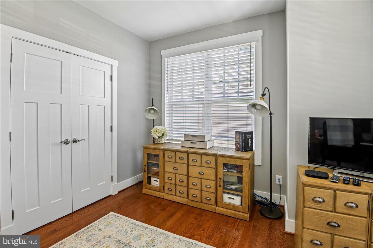 PONDVIEW - Residential