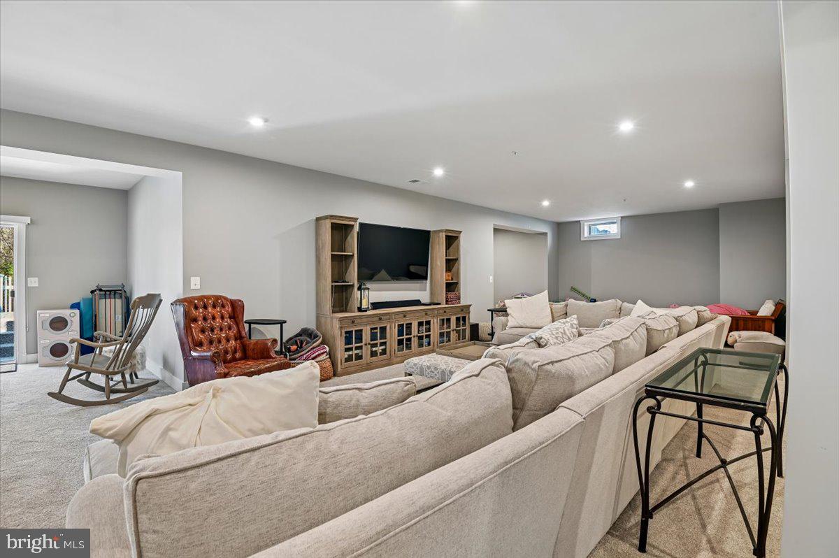 PONDVIEW - Residential