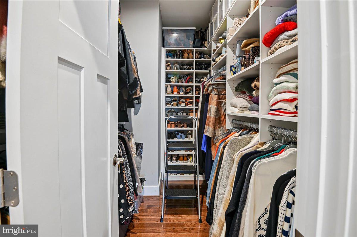 PONDVIEW - Residential