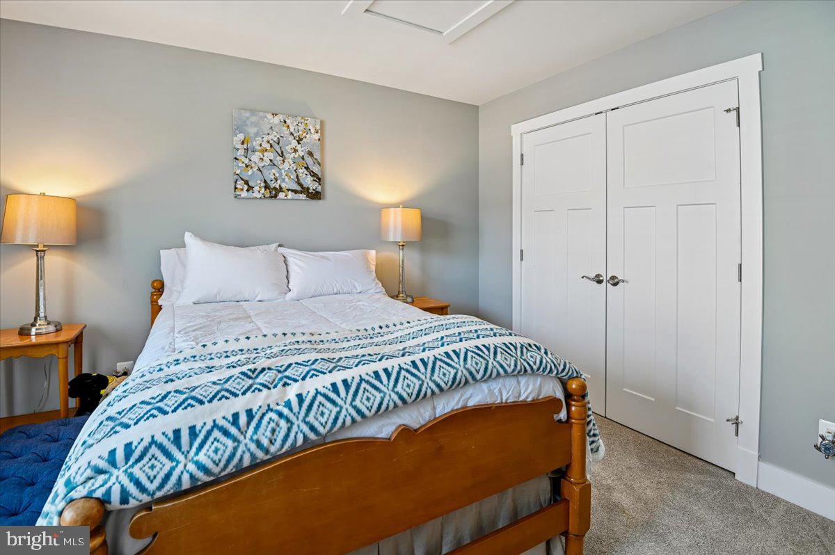 PONDVIEW - Residential