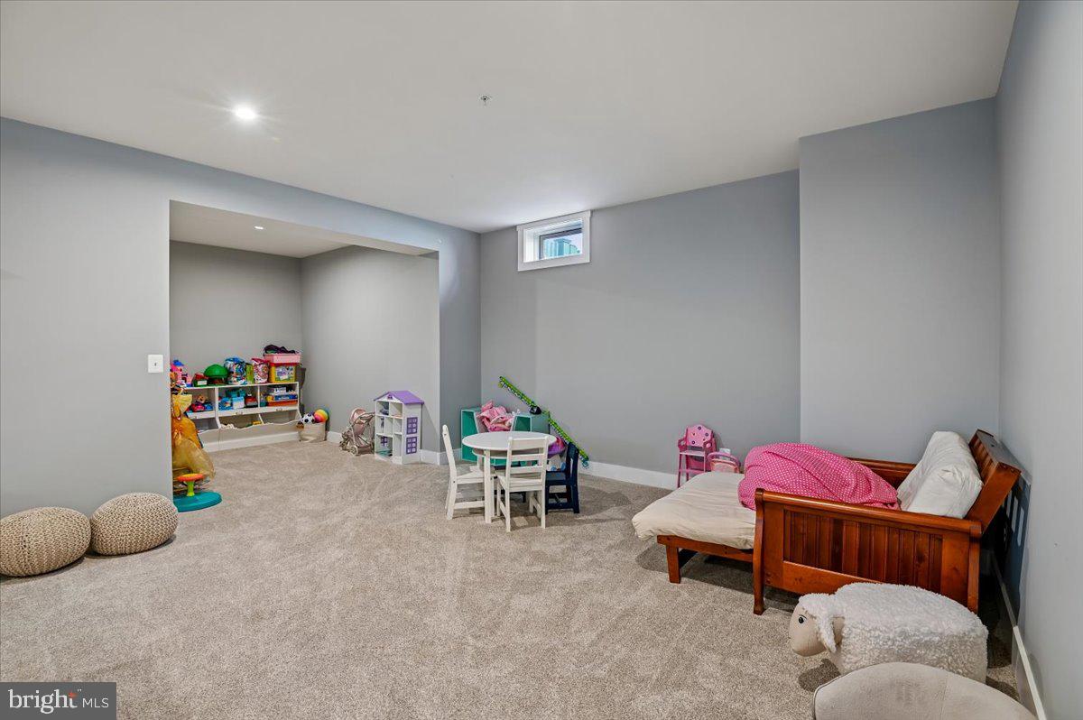 PONDVIEW - Residential