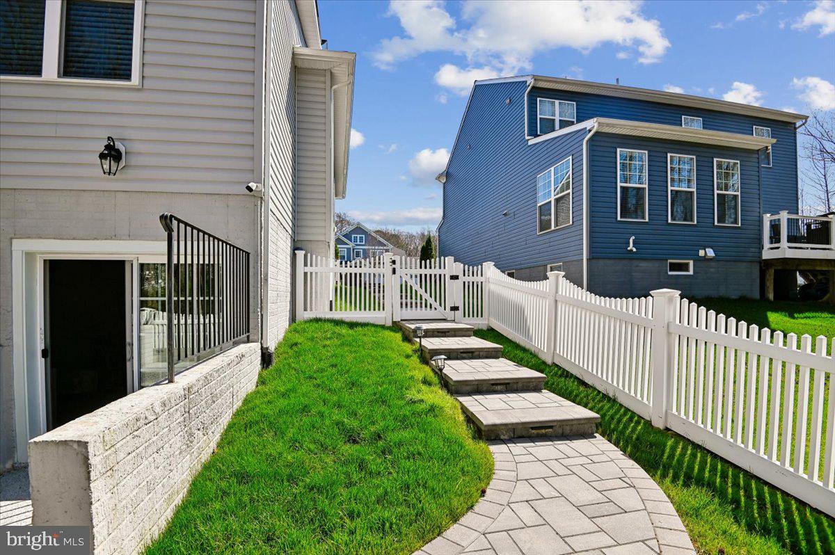 PONDVIEW - Residential