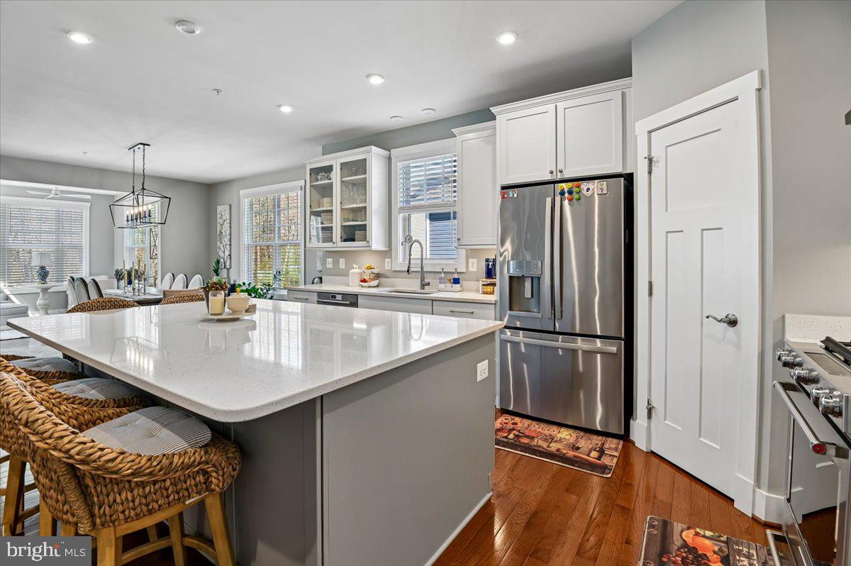 PONDVIEW - Residential