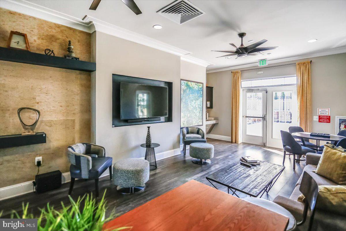 PONDVIEW - Residential