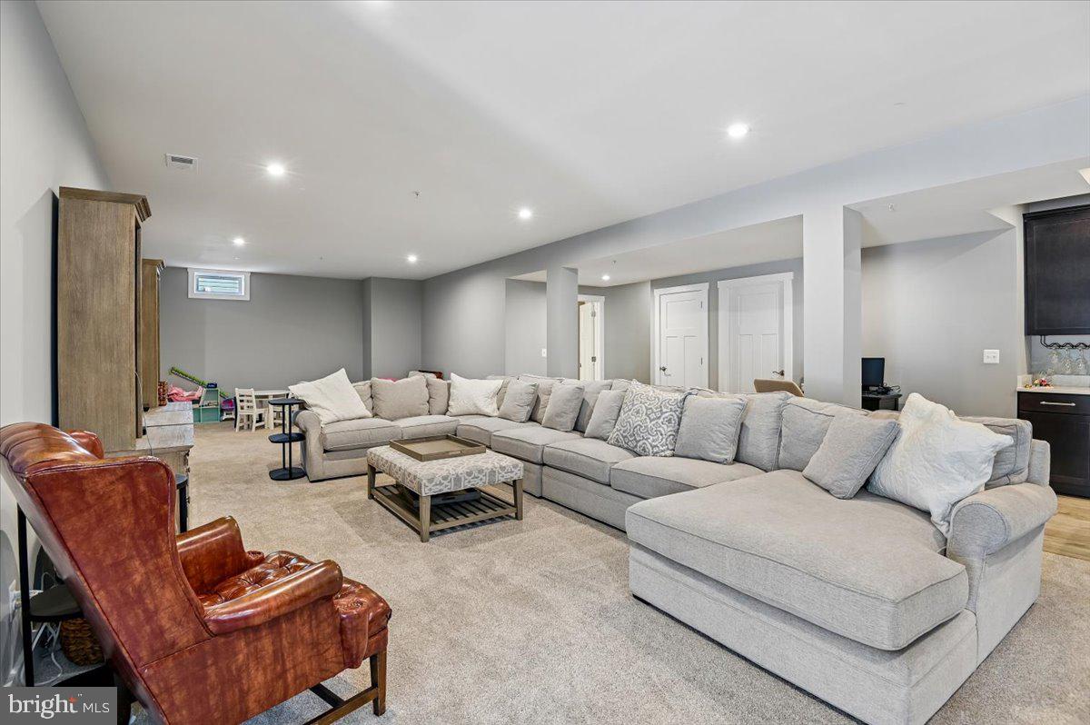 PONDVIEW - Residential