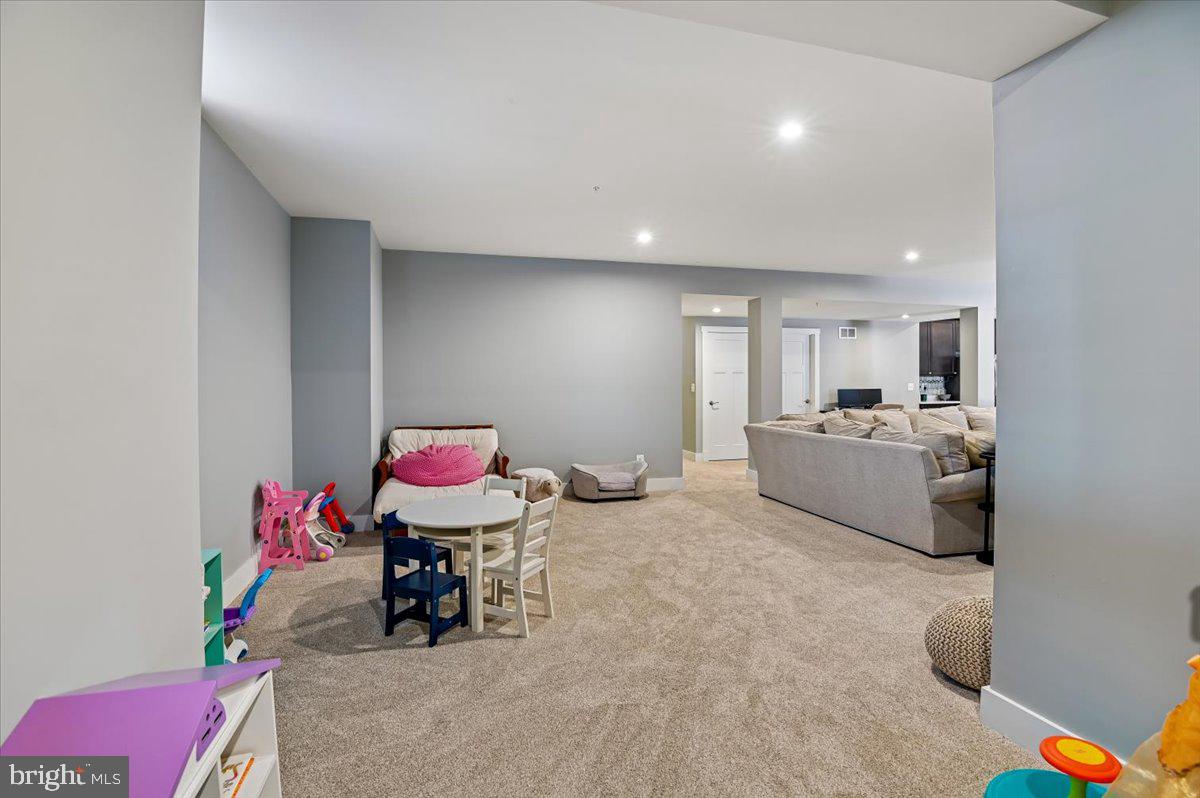 PONDVIEW - Residential