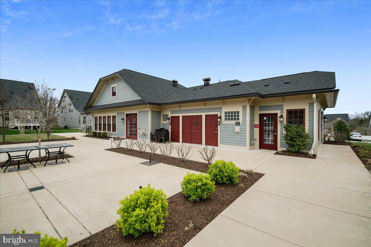 PONDVIEW - Residential