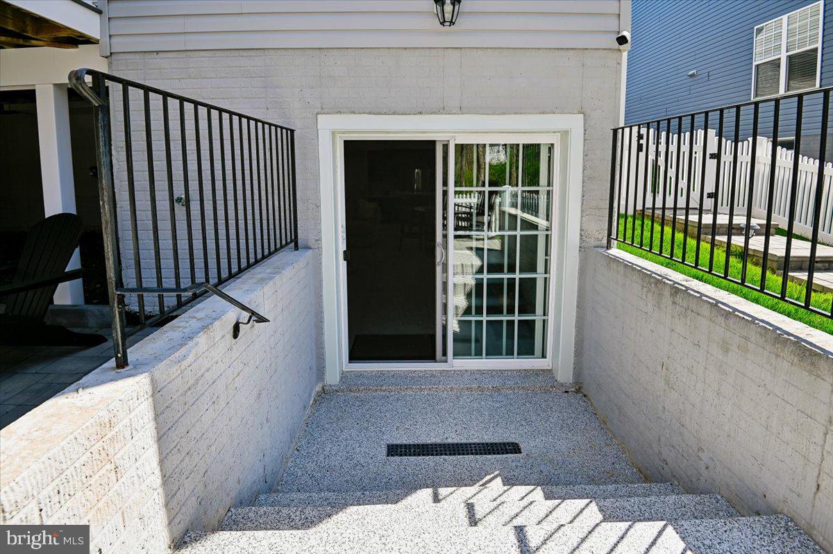 PONDVIEW - Residential