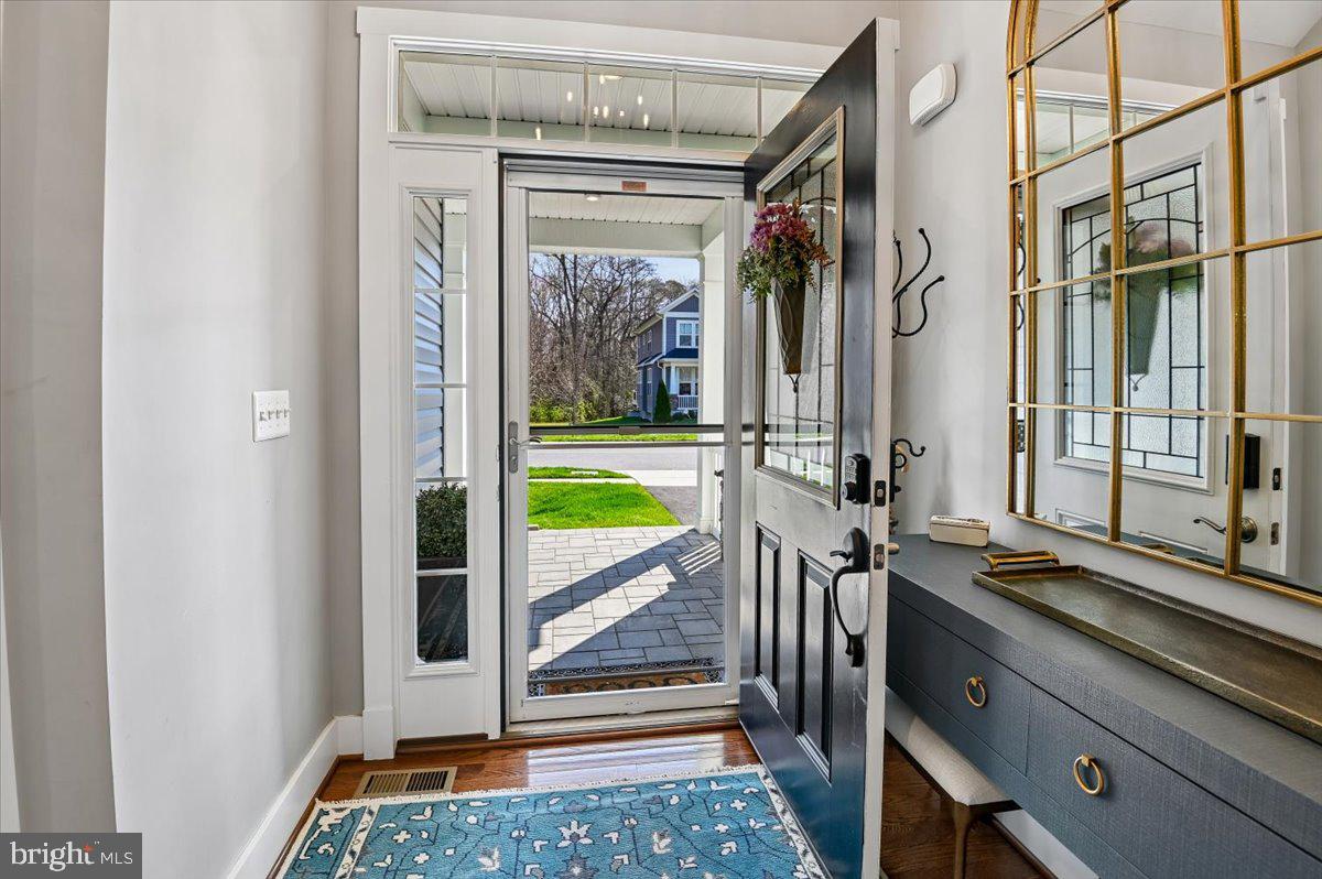 PONDVIEW - Residential