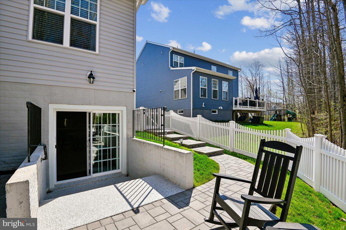 PONDVIEW - Residential