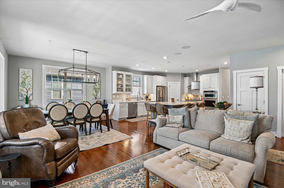 PONDVIEW - Residential