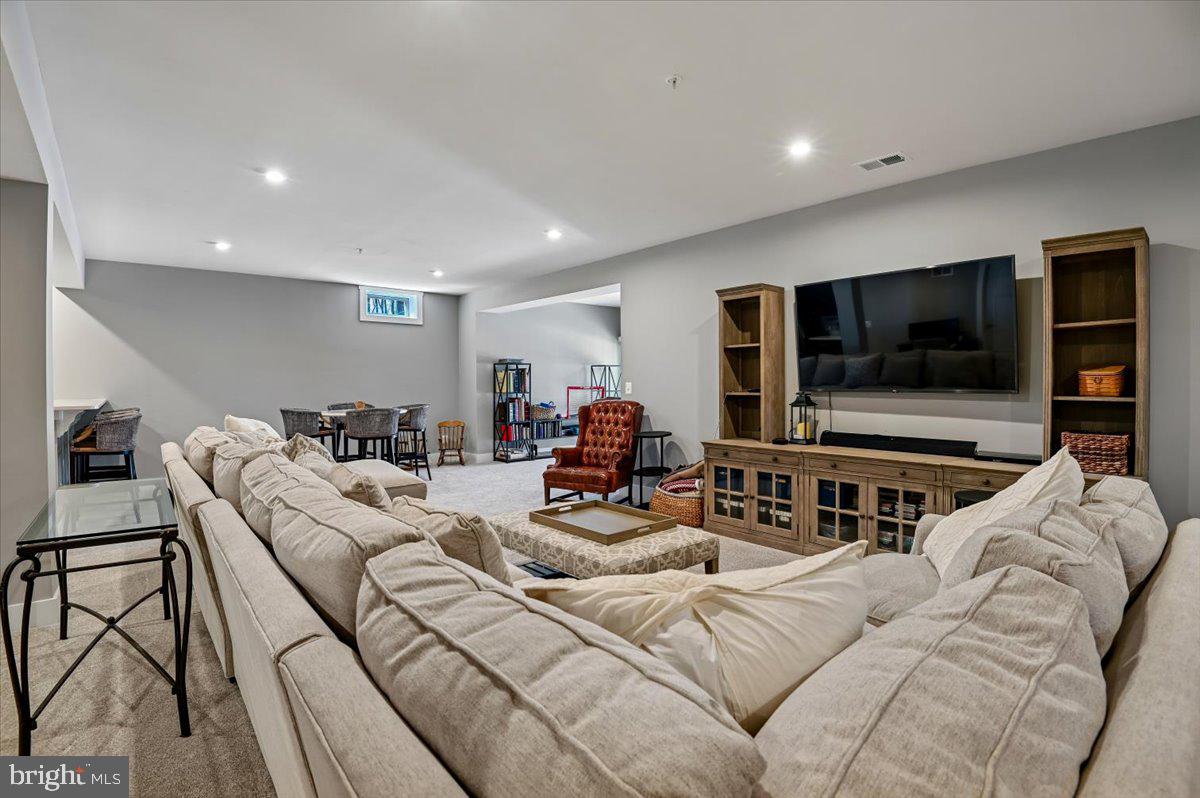 PONDVIEW - Residential