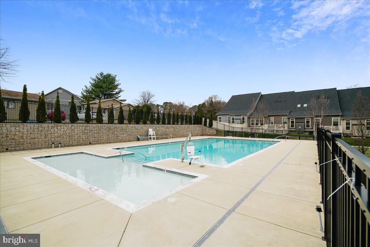 PONDVIEW - Residential