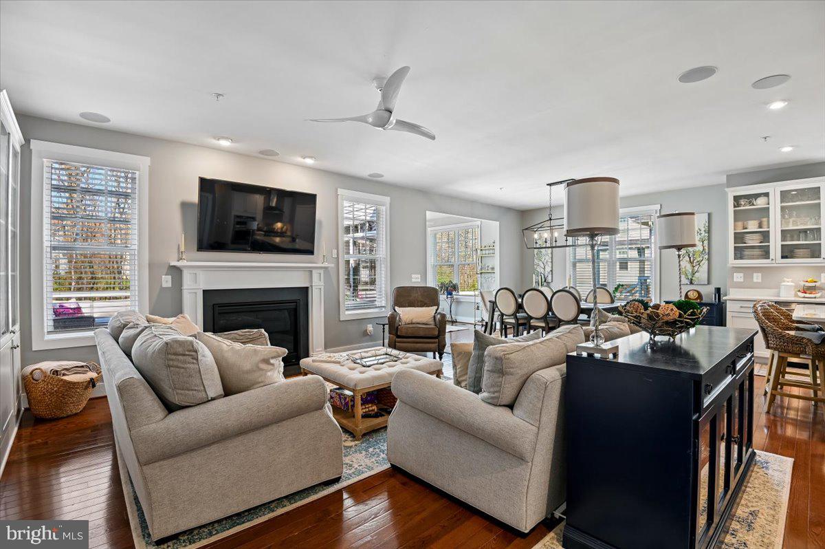 PONDVIEW - Residential