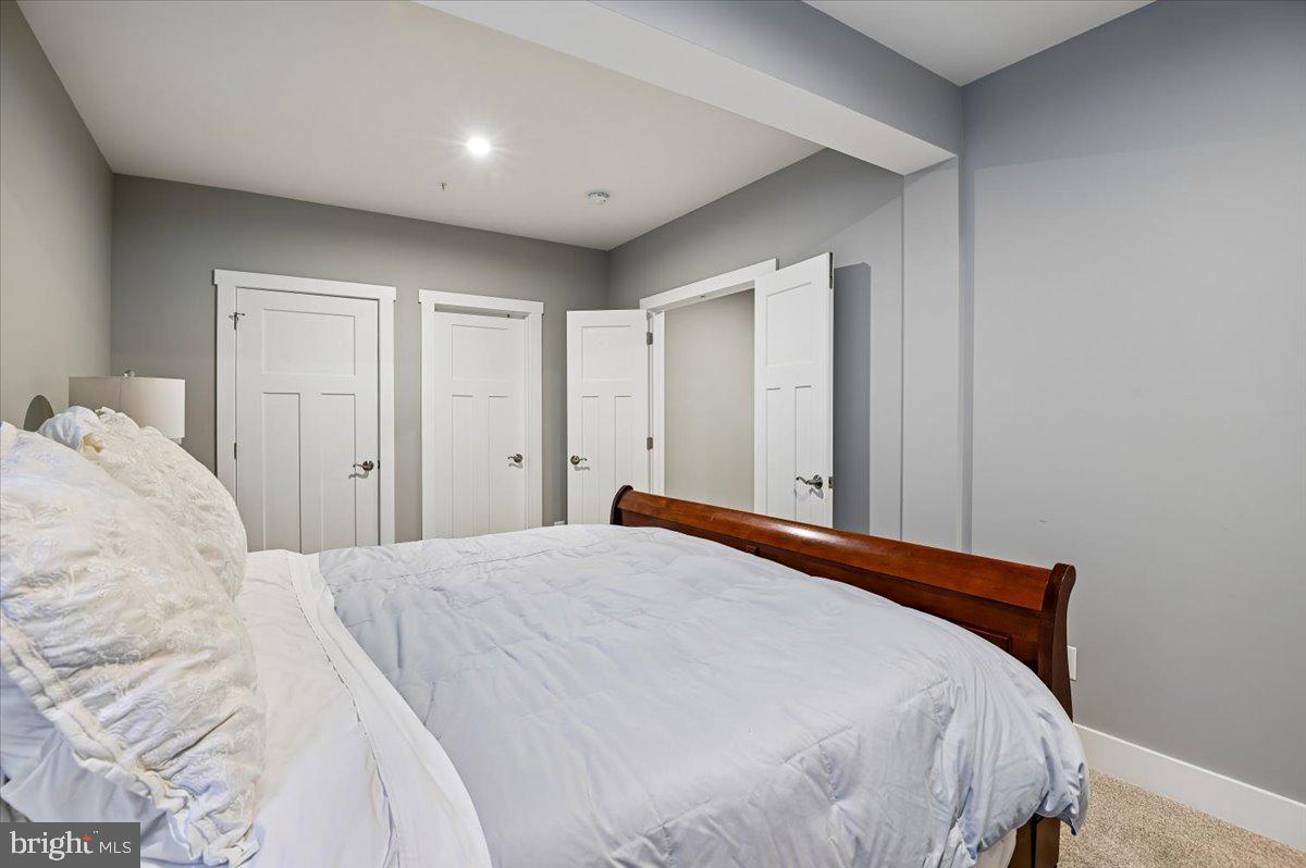 PONDVIEW - Residential