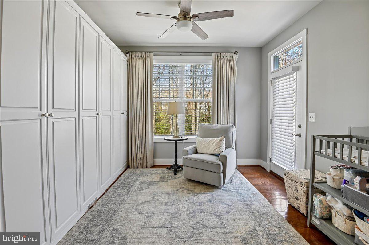 PONDVIEW - Residential