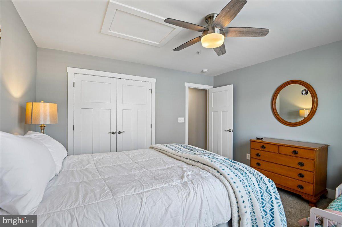 PONDVIEW - Residential