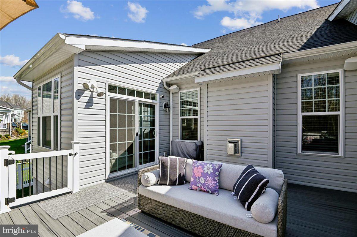 PONDVIEW - Residential