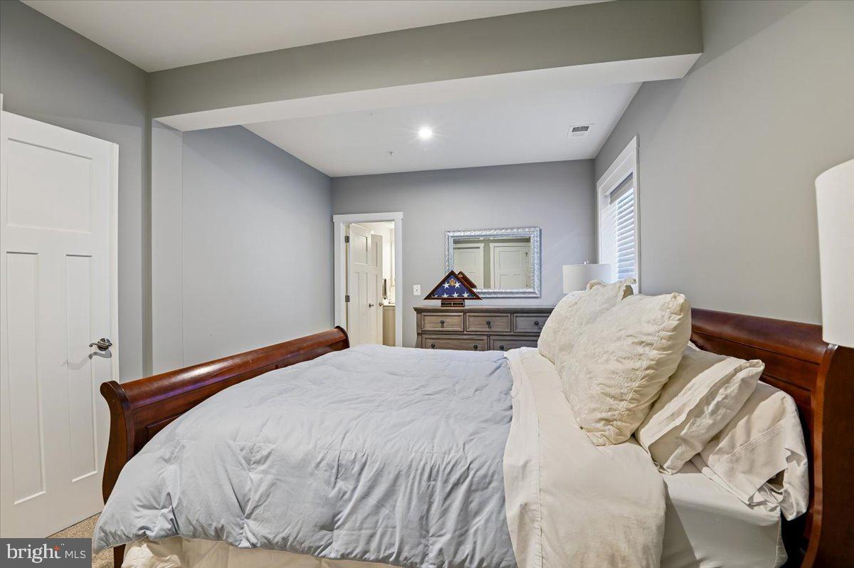 PONDVIEW - Residential