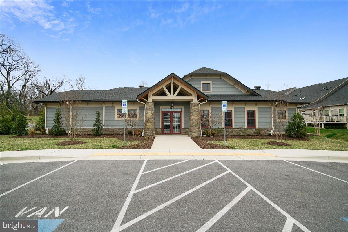 PONDVIEW - Residential