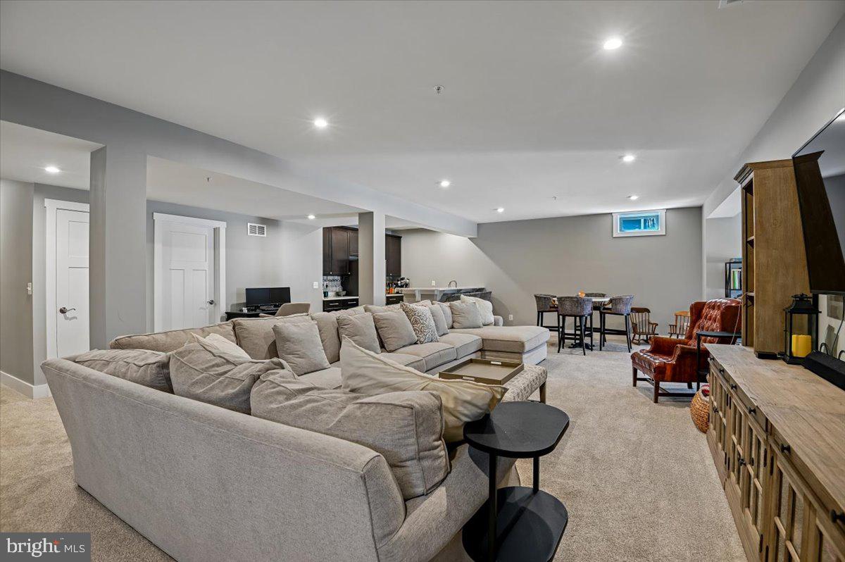 PONDVIEW - Residential