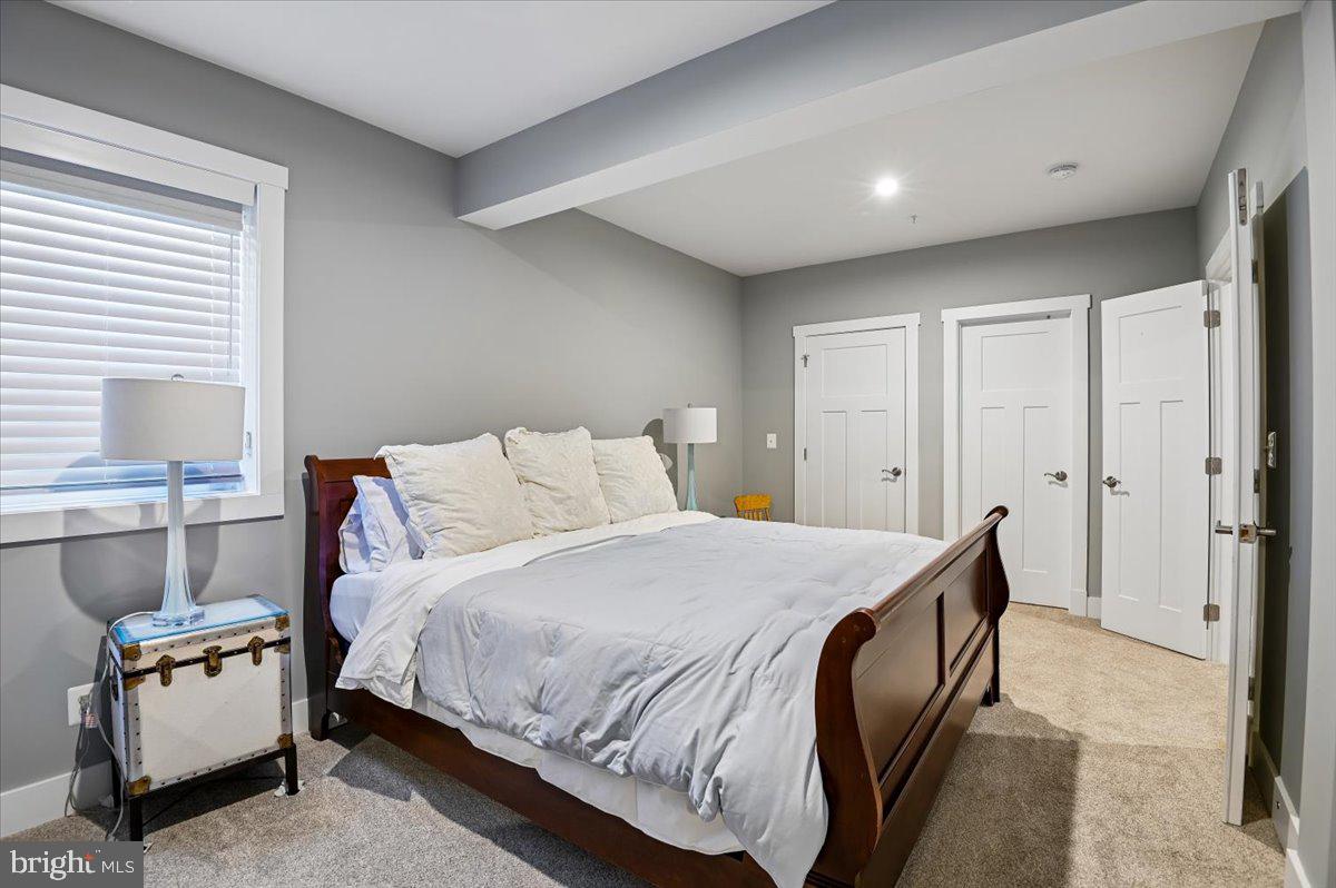 PONDVIEW - Residential