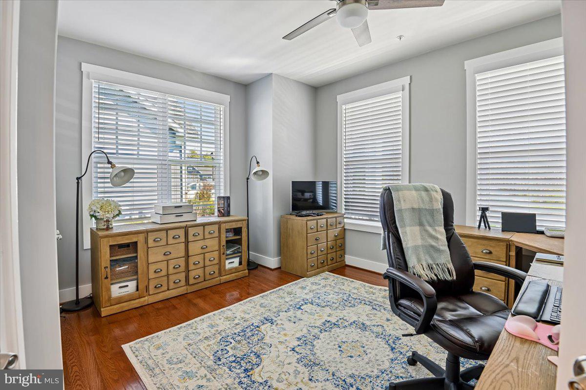 PONDVIEW - Residential