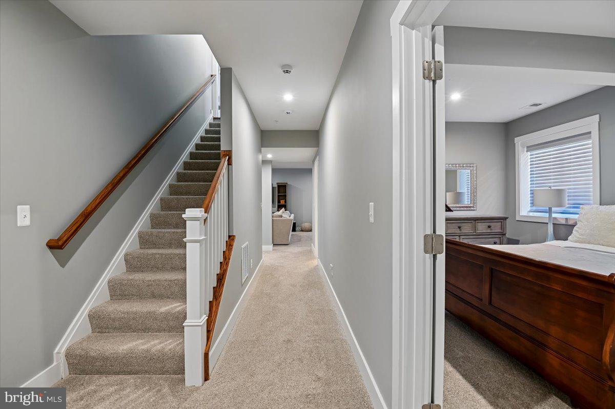 PONDVIEW - Residential