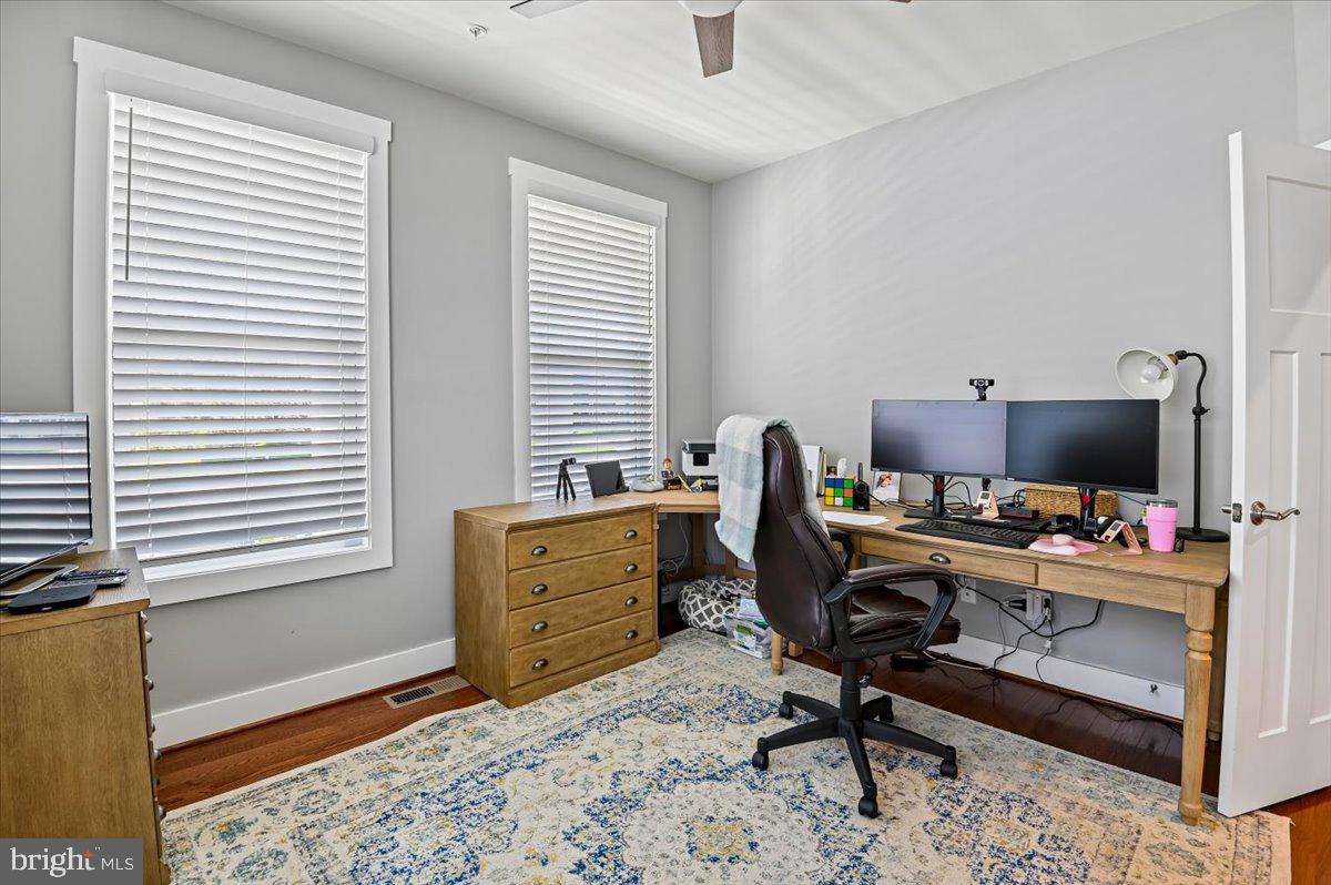 PONDVIEW - Residential