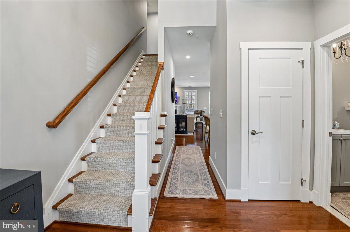 PONDVIEW - Residential