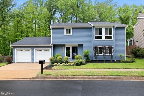 Photo of 6906 Deer Run Drive, ALEXANDRIA, VA 22306 (MLS # VAFX2310292)