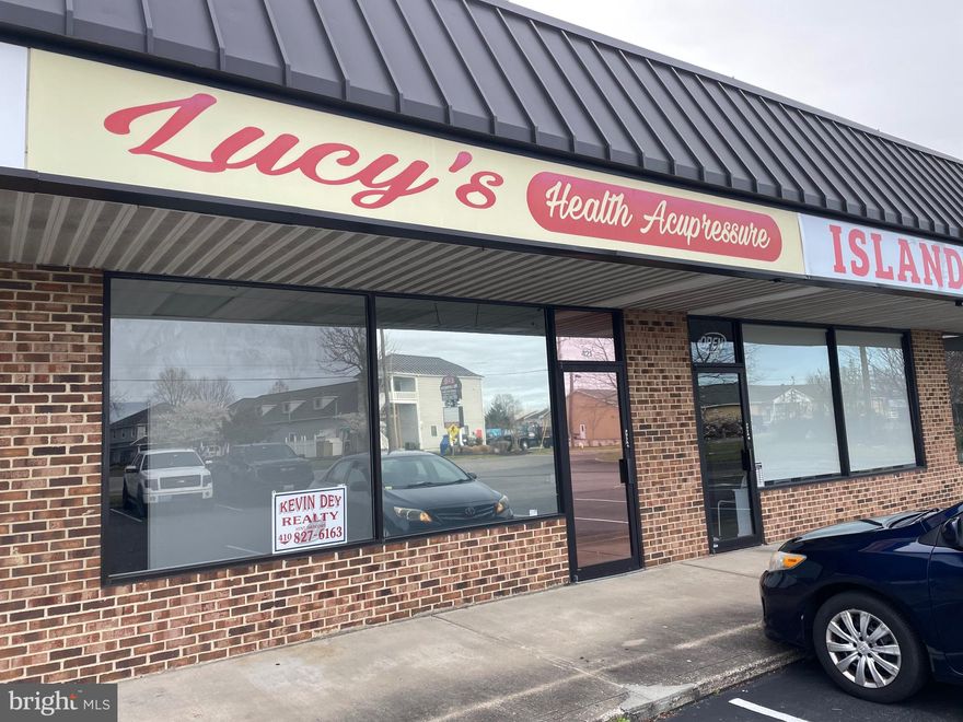 Freshly painted and ready for you to make your own space!  Large and open retail or office space in the heart of Kent Island just off of Rt 50/301 next to Cracker Barrel.  1300 +/-  square feet with a bathroom and private office/storage.  Convenient with plenty of parking.  Brand new road sign marquee and LED parking lot lighting.  CAM additional.