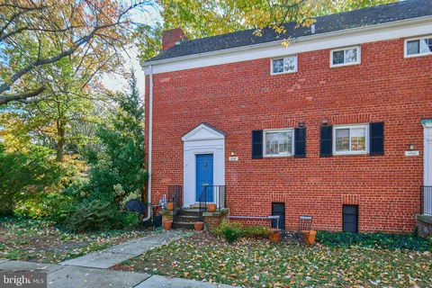 1638 Mount Eagle Place, Alexandria, VA MLS: VAAX2051470
