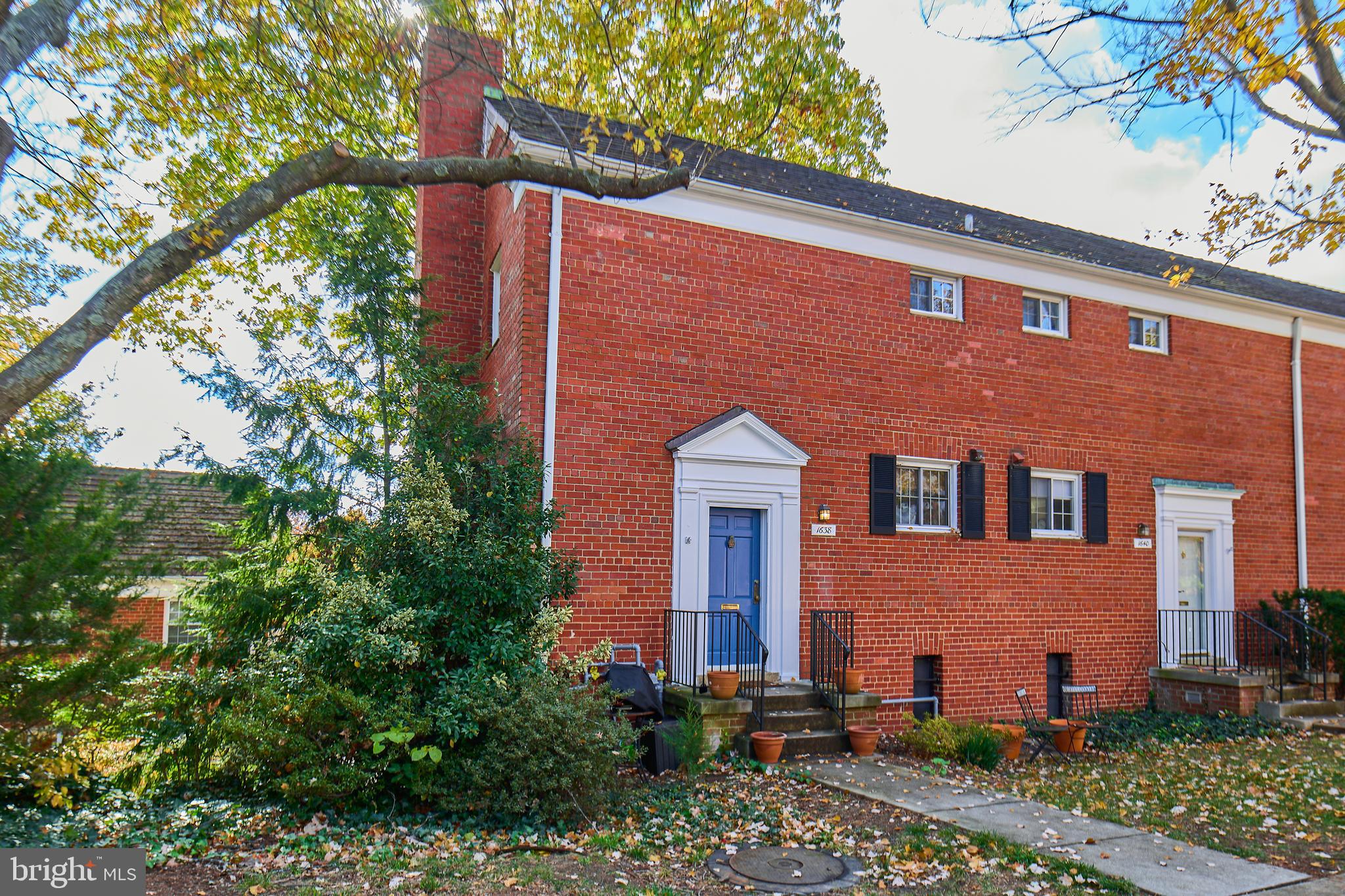 1638 MOUNT EAGLE PLACE