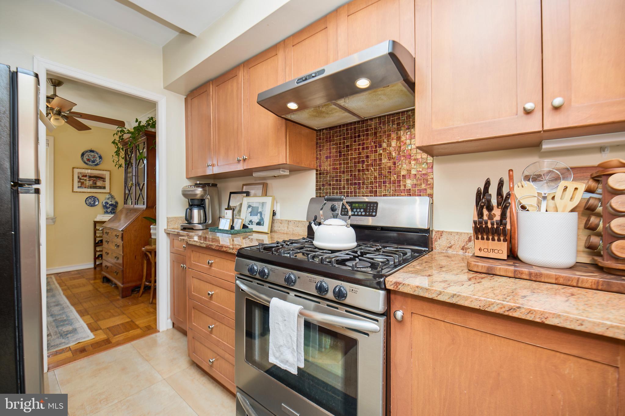 1638 MOUNT EAGLE PLACE