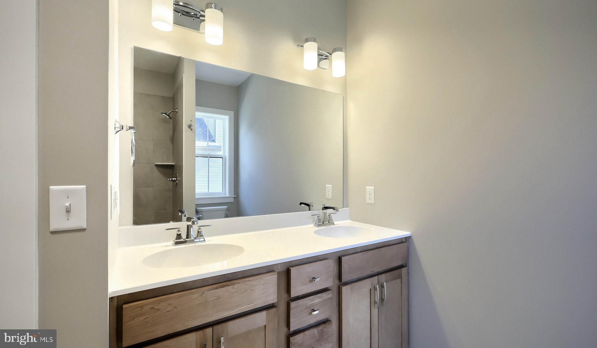 MADISON COURT - Residential