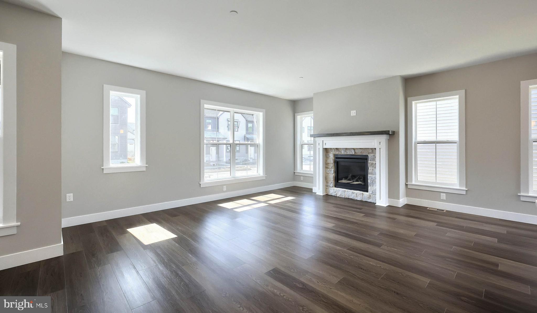 MADISON COURT - Residential