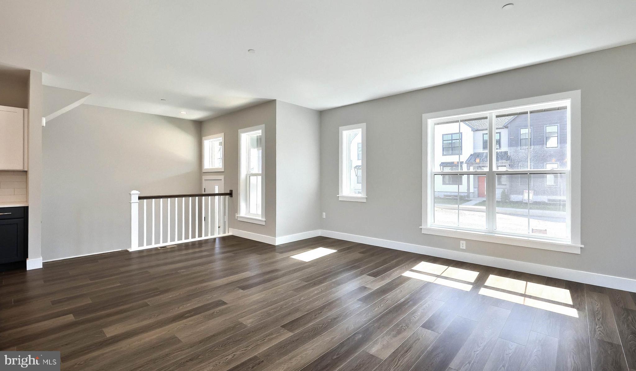 MADISON COURT - Residential