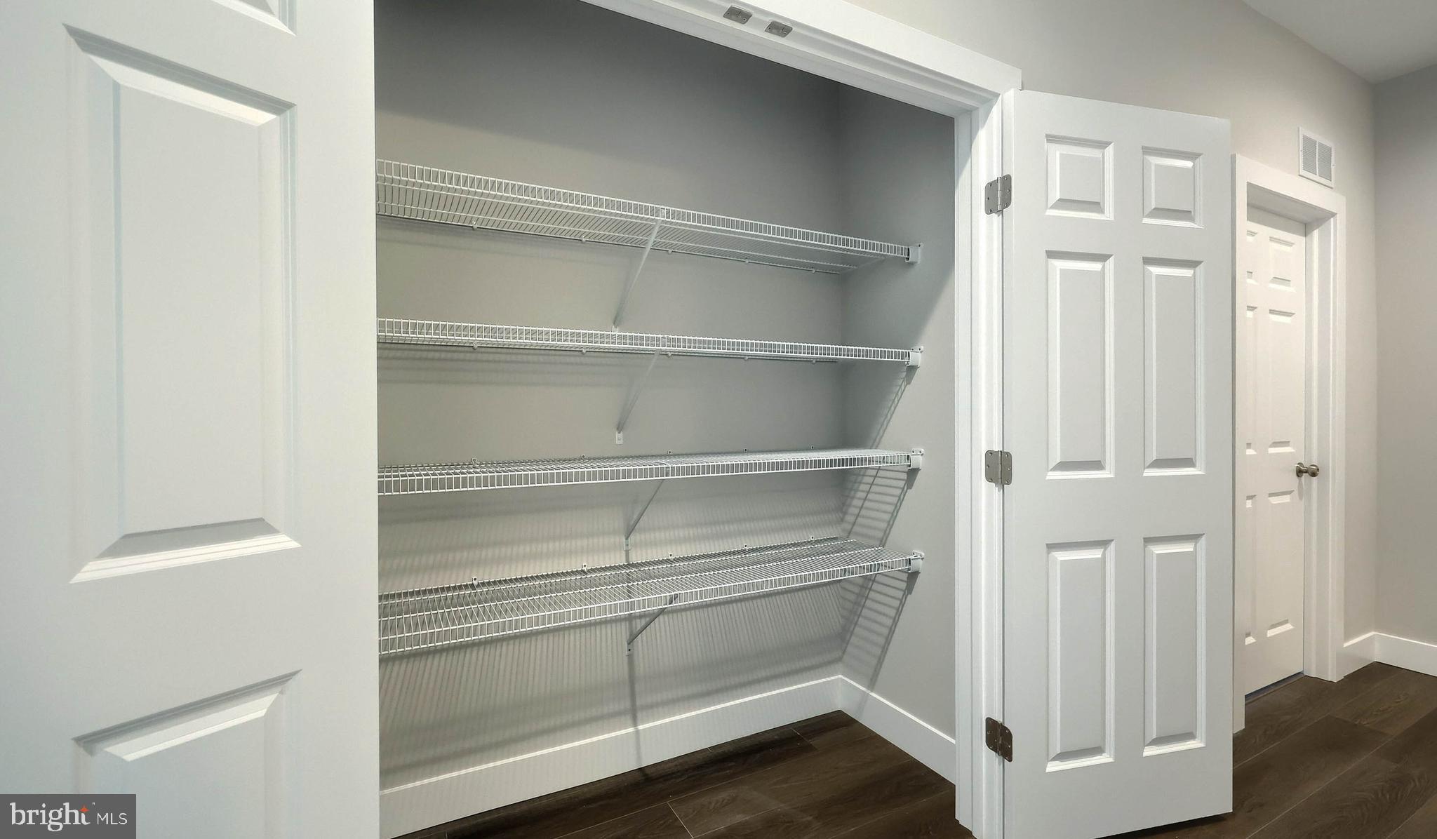 MADISON COURT - Residential