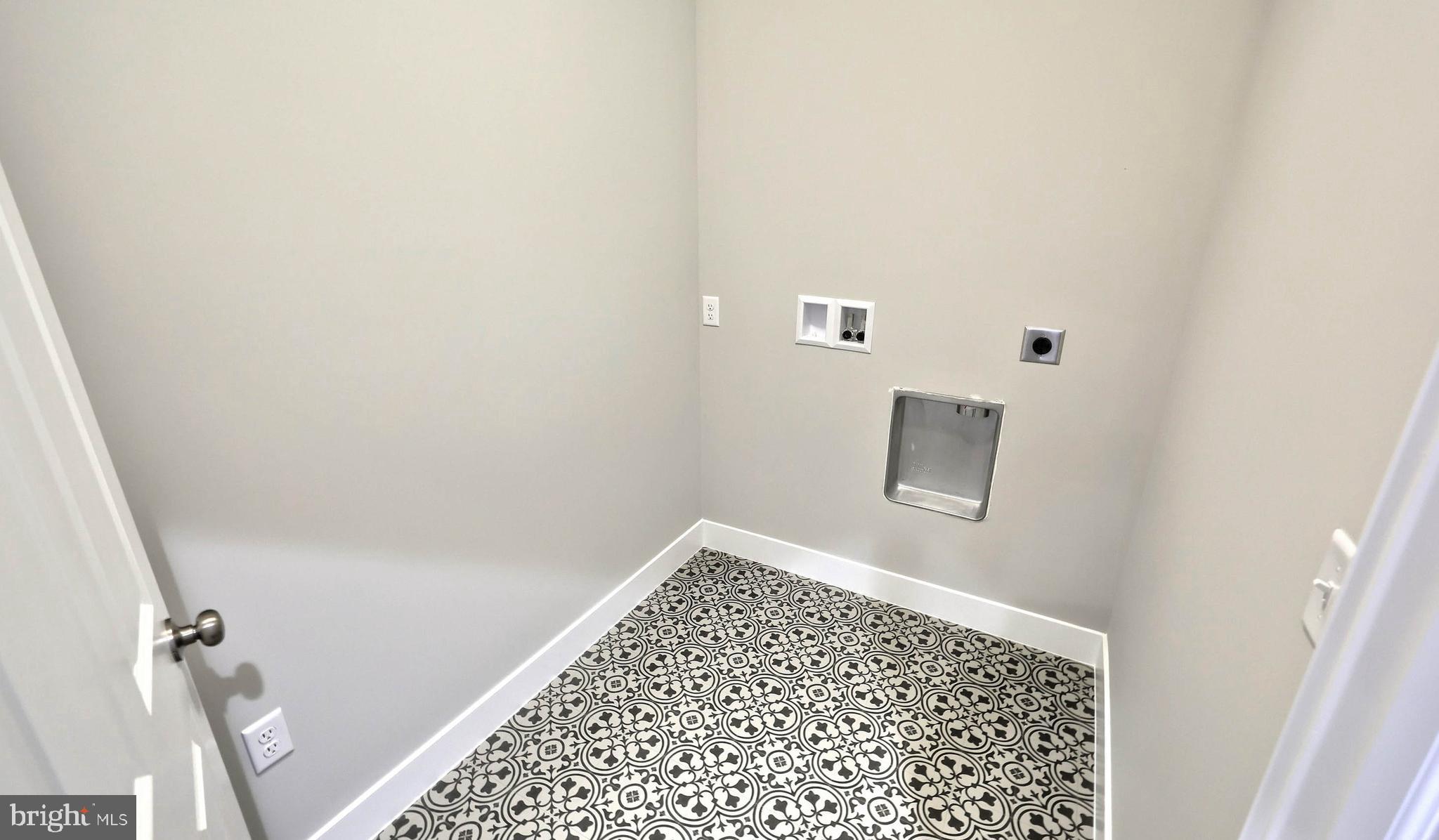 MADISON COURT - Residential