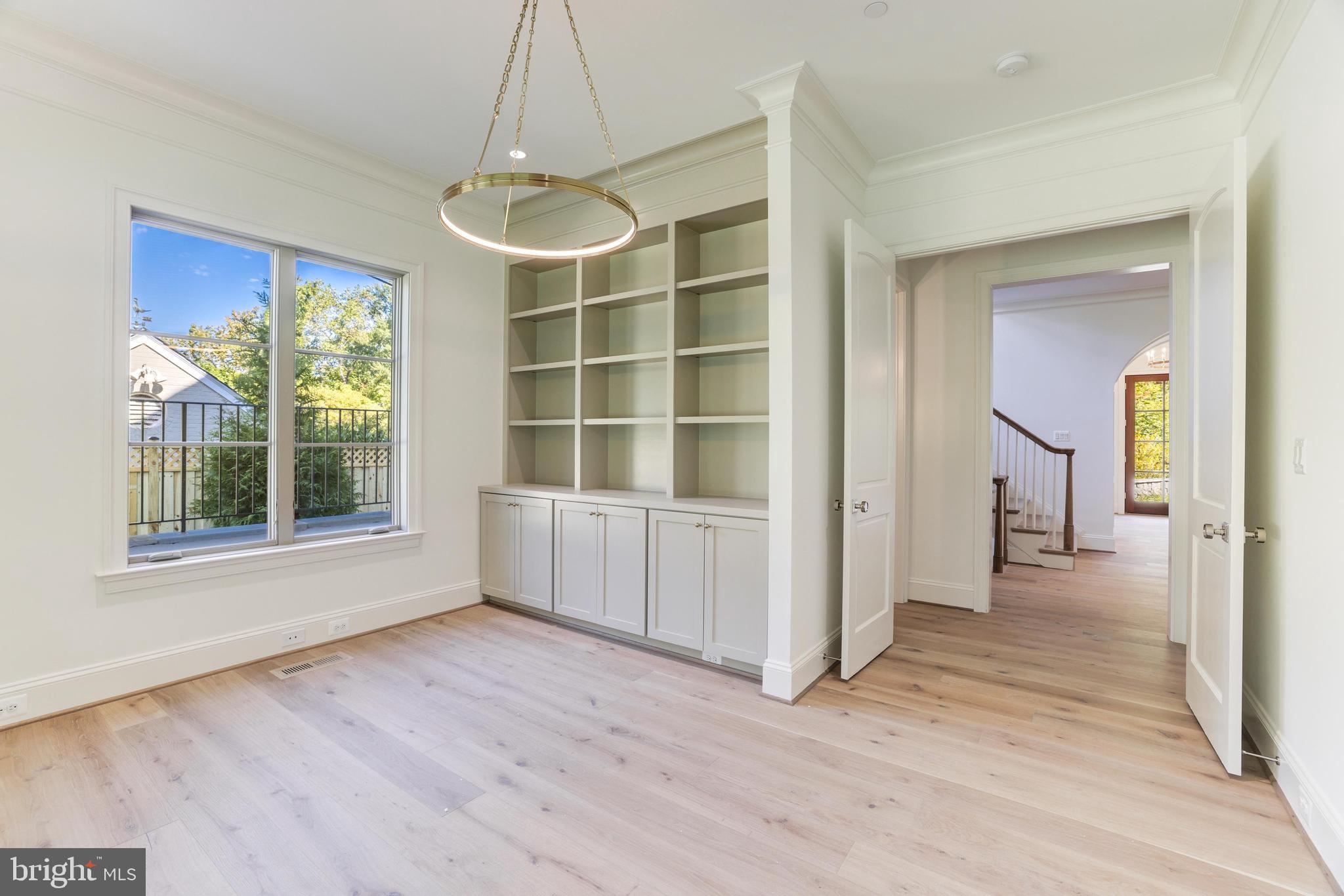 FOREST HILLS - Residential