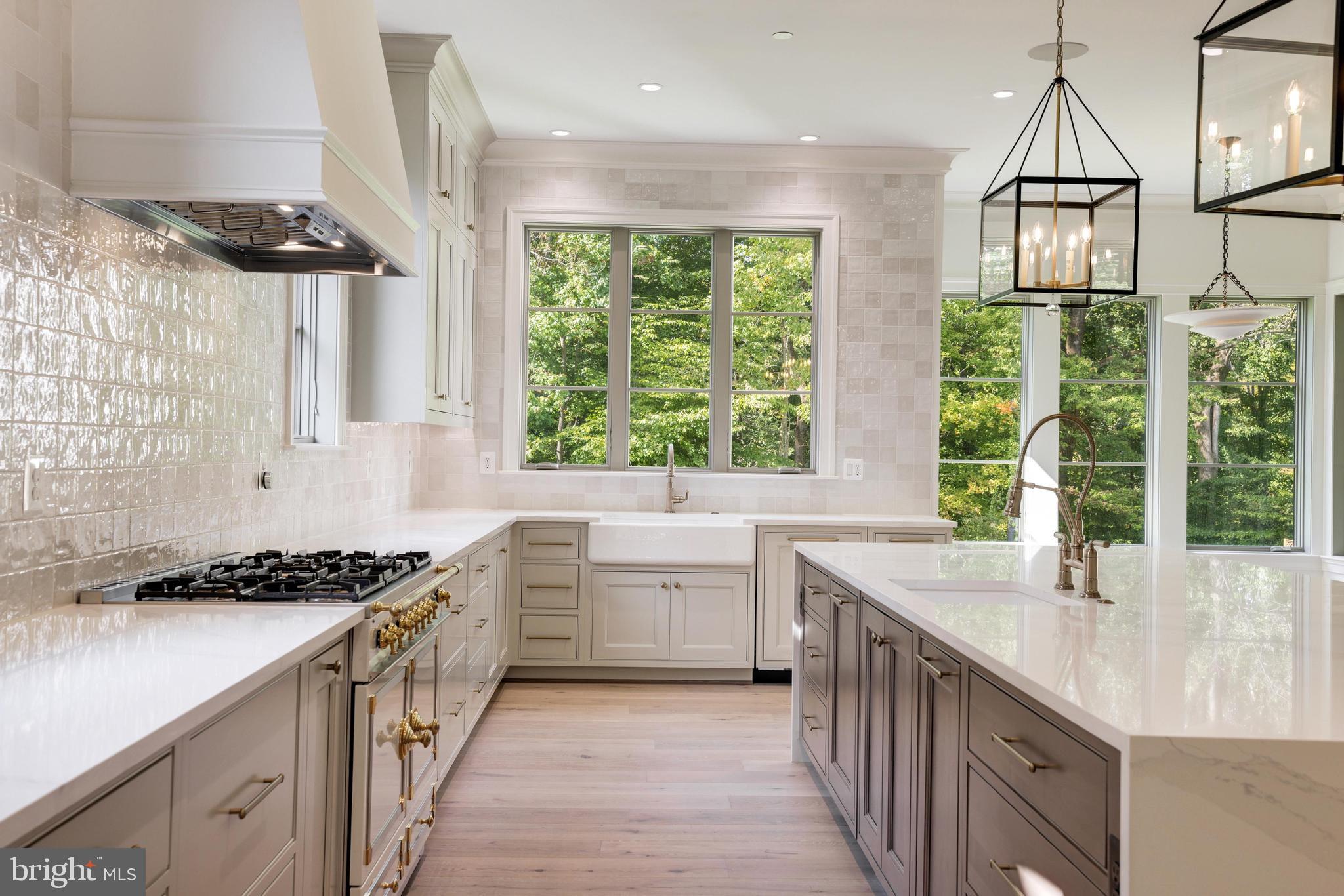 FOREST HILLS - Residential