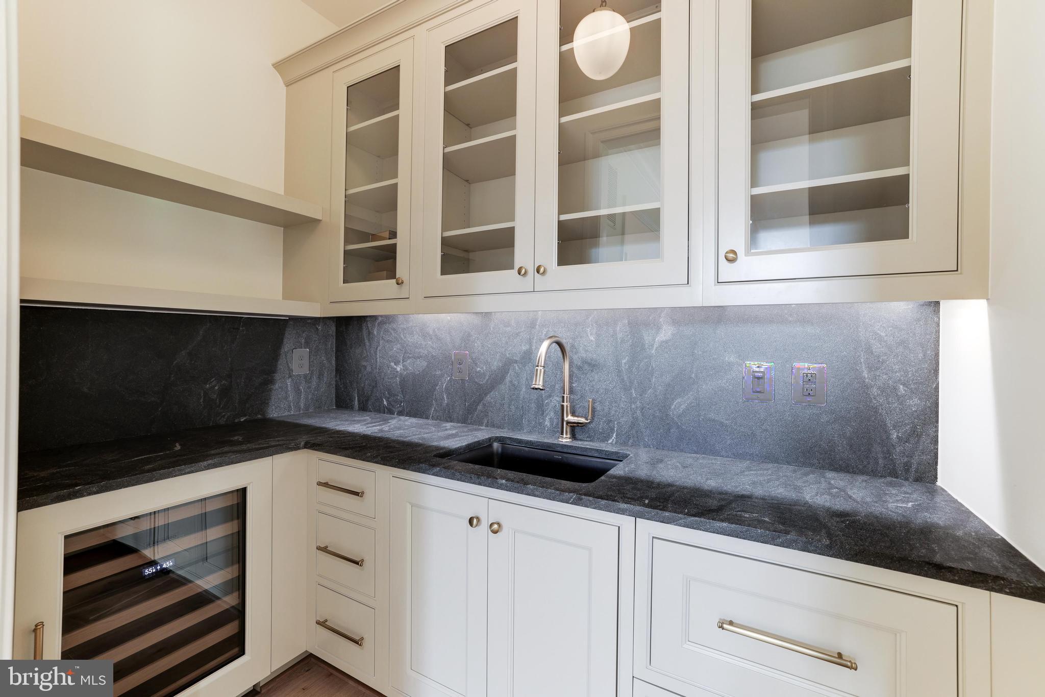 FOREST HILLS - Residential