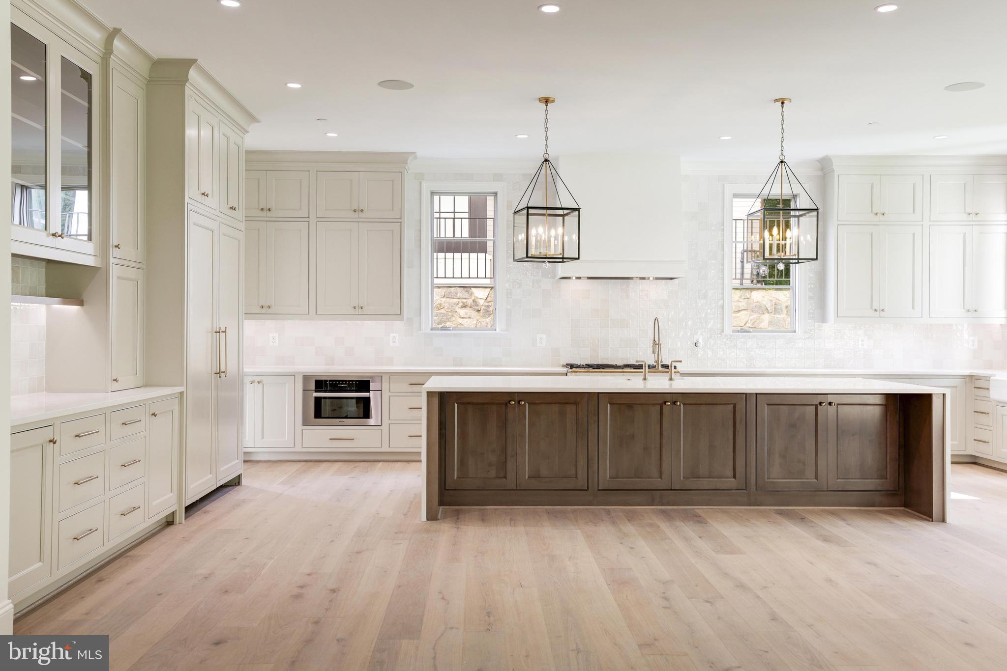 FOREST HILLS - Residential