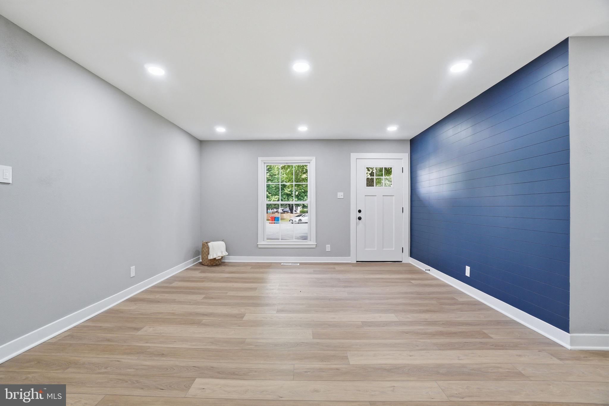 706 S DOGWOOD COURT