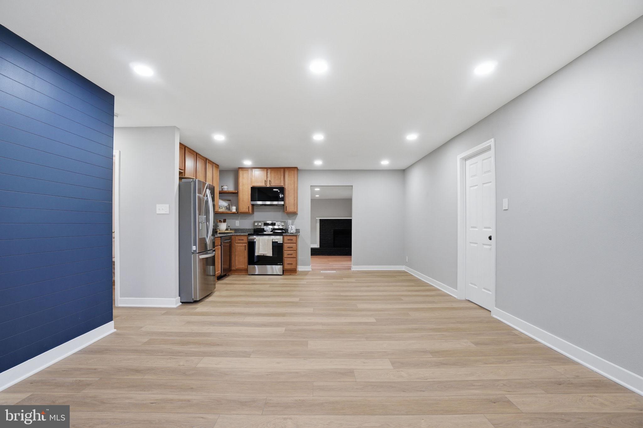 706 S DOGWOOD COURT