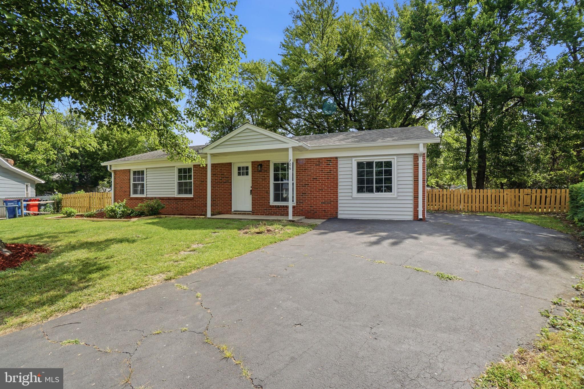 706 S DOGWOOD COURT