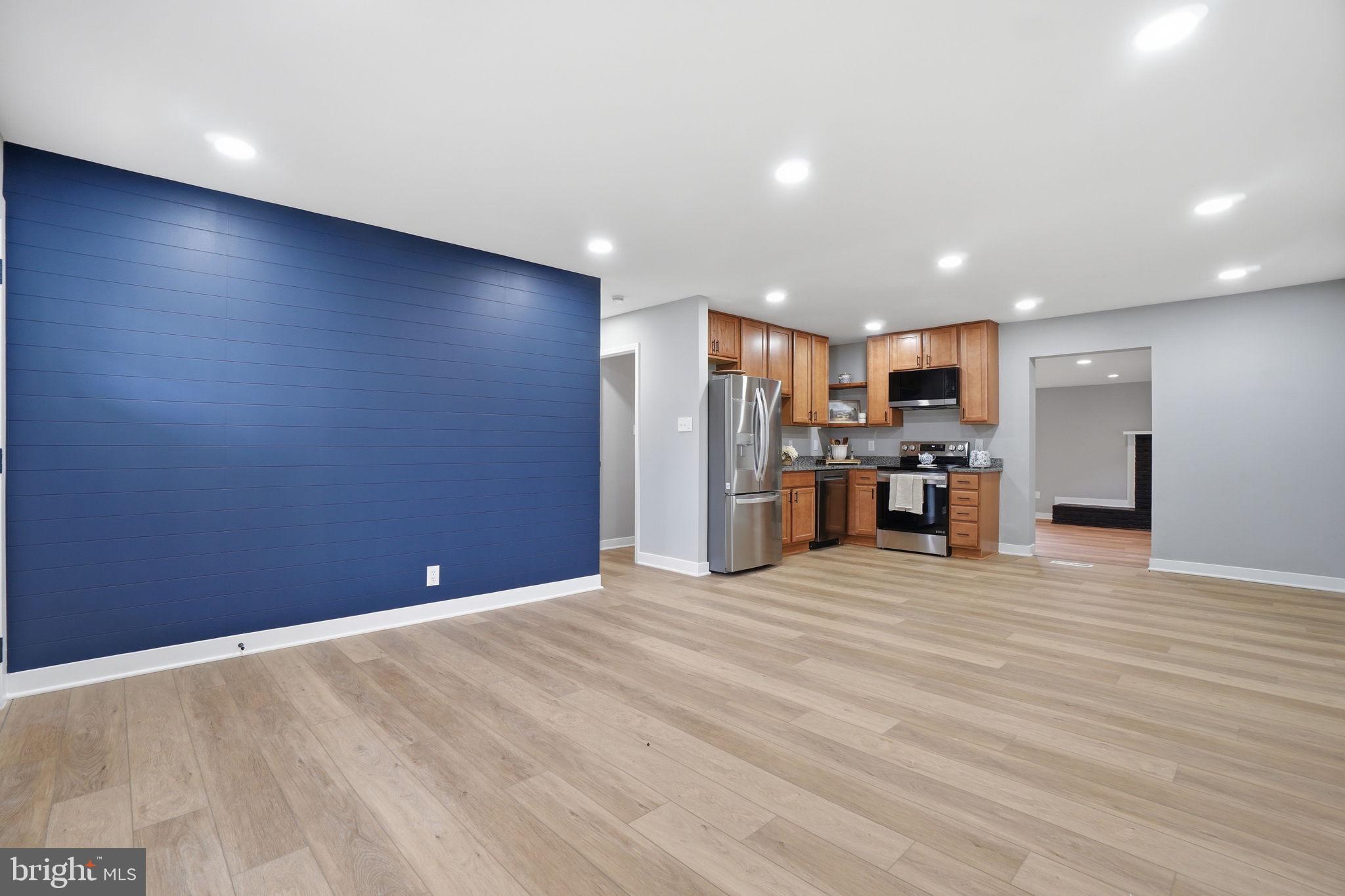 706 S DOGWOOD COURT